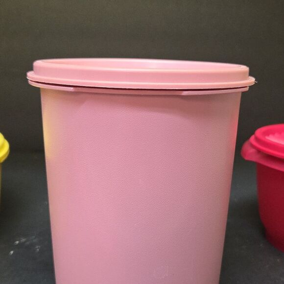 3 Assorted Sized Tupperware Containers - Picture 10 of 11